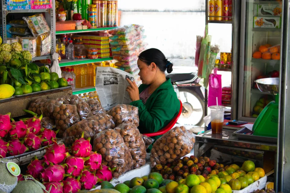 Gạo, mắm, dầu ăn, bột giặt